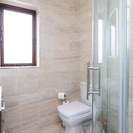 Lovely 2 Bedroom Maisonette In Beaumont, * Δουβλίνο
