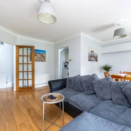 شقة Lovely 2 Bedroom Maisonette In Beaumont,